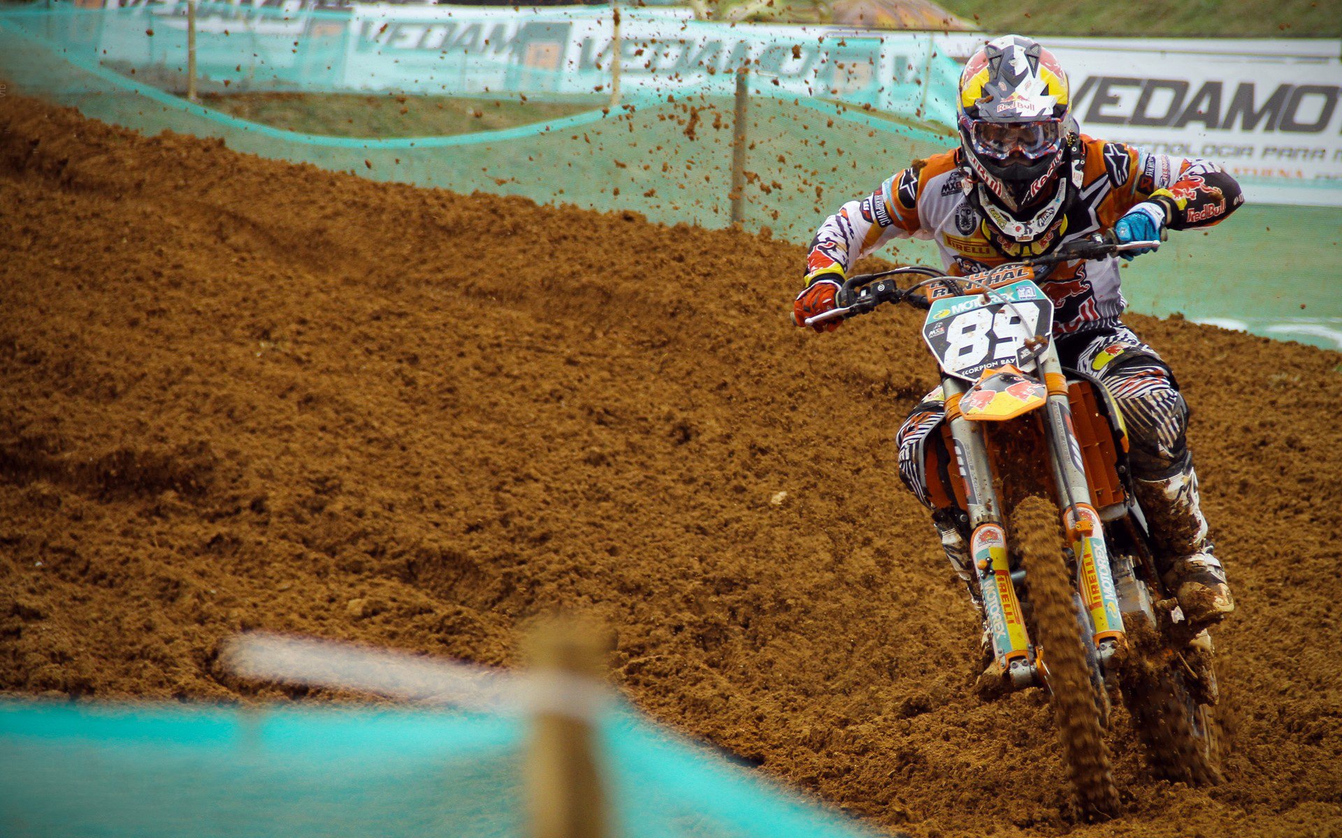 开云体育APP-赛季中期，车队如何调整战术布局？，车队阵型