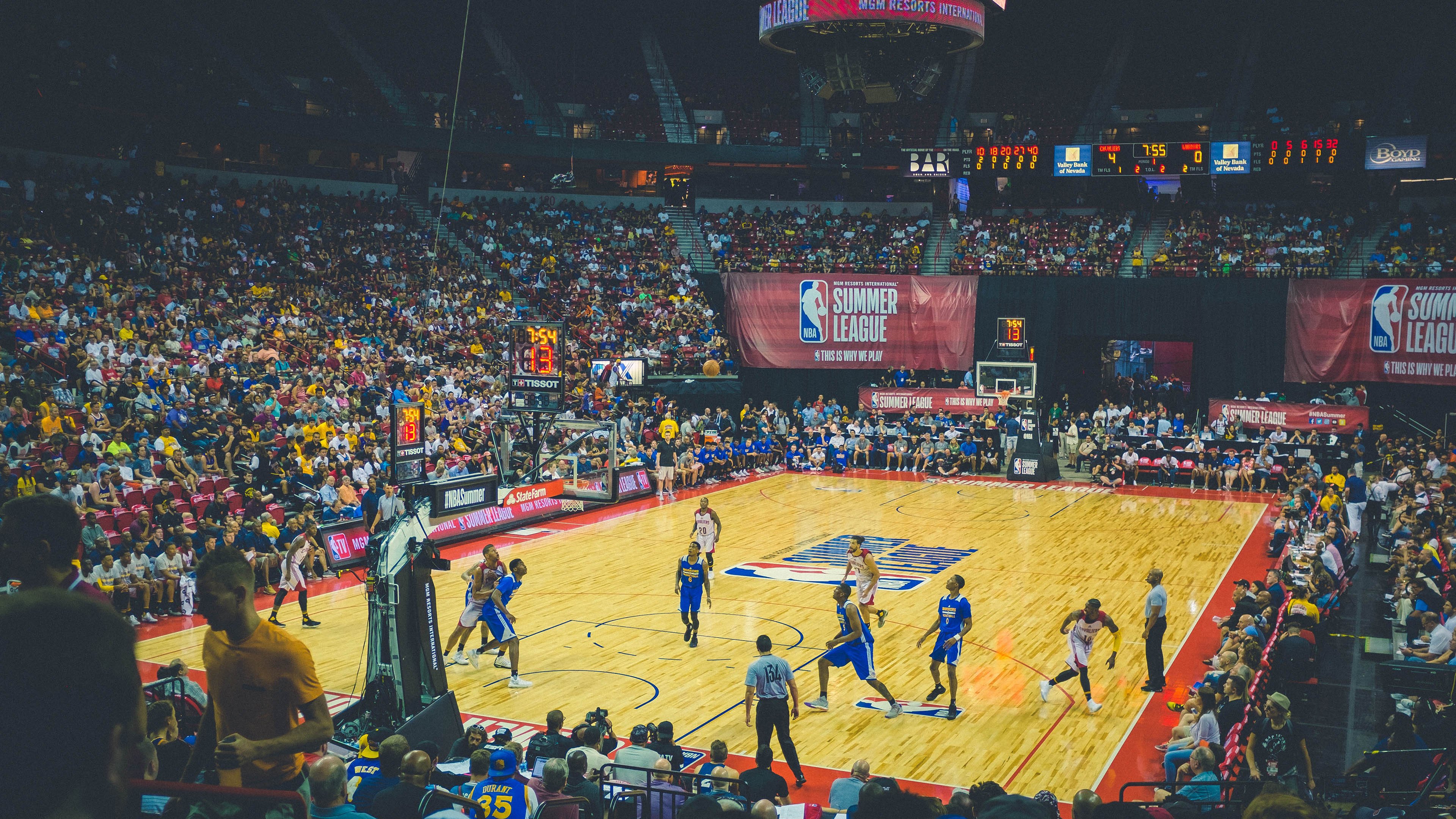 运动装备创新，智能篮球实现数据跟踪与分析，篮球体智能游戏